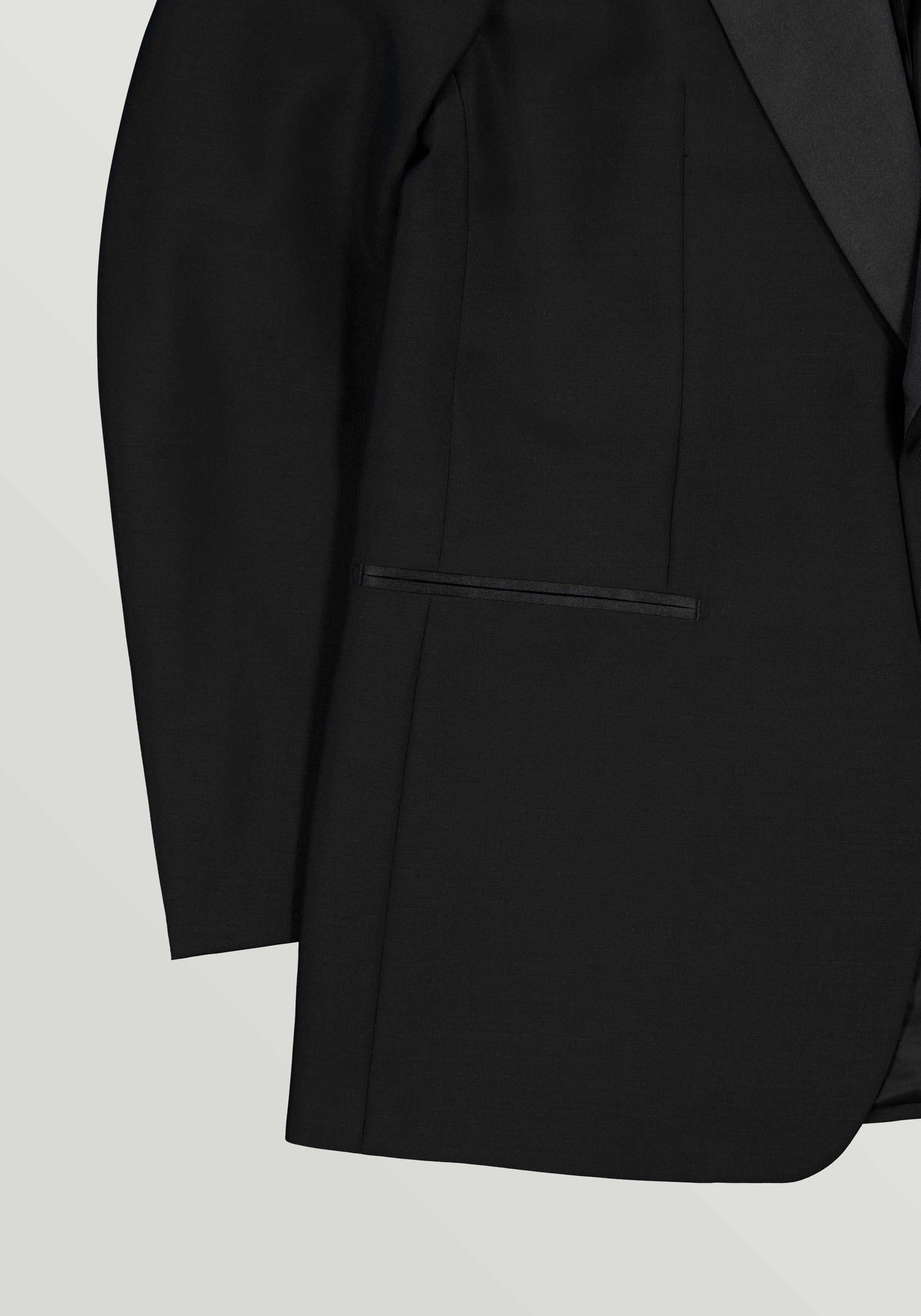 Beaumont Peak Lapel Tuxedo - Black