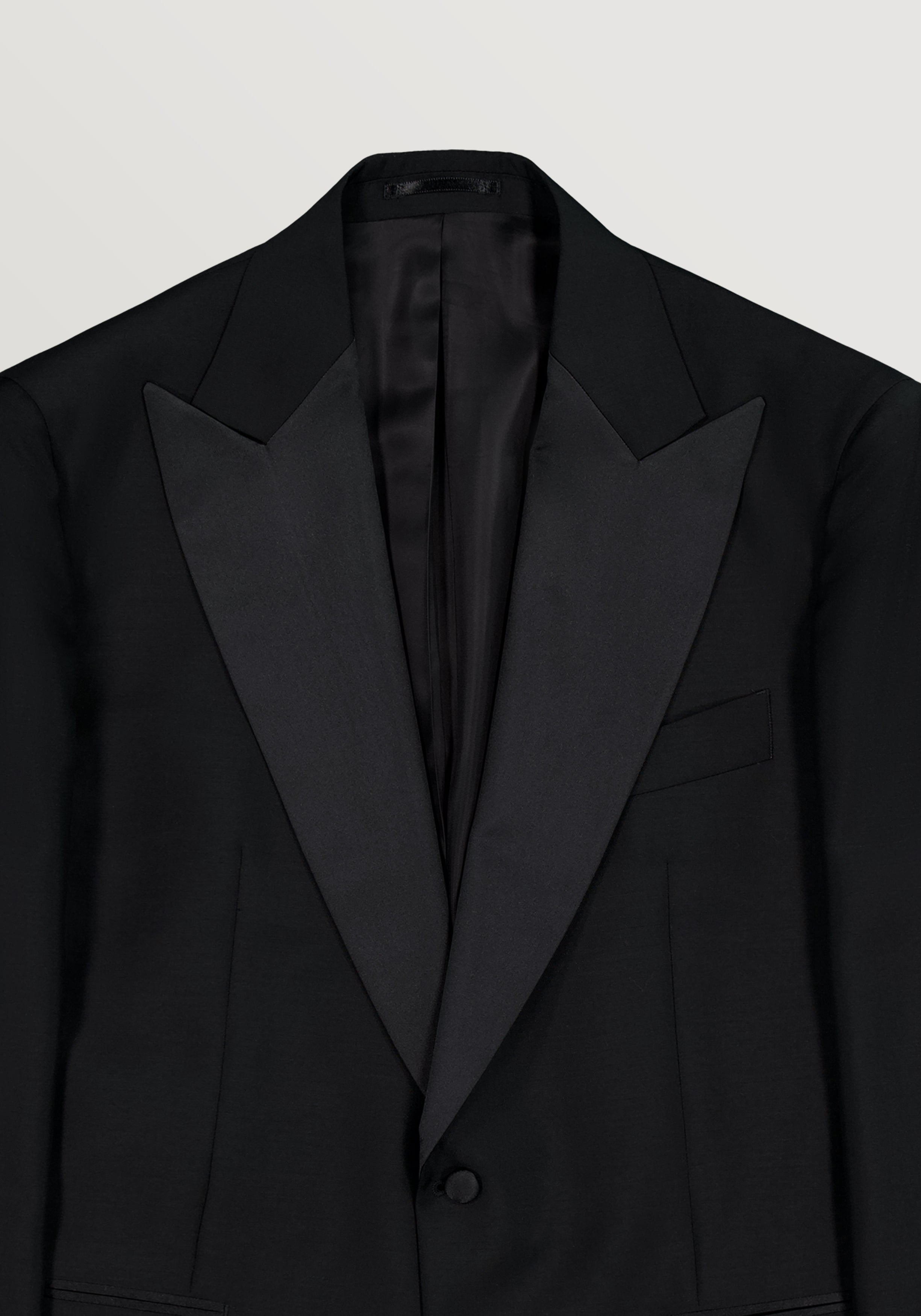 Beaumont Peak Lapel Tuxedo - Black